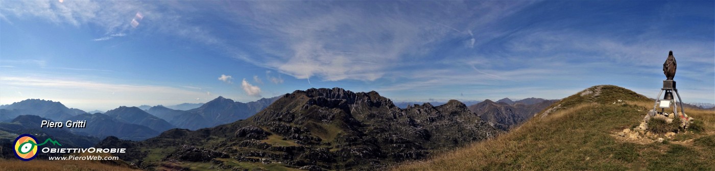 62 Vista panoramica dalla Cima di Piazzo (2057 m).jpg